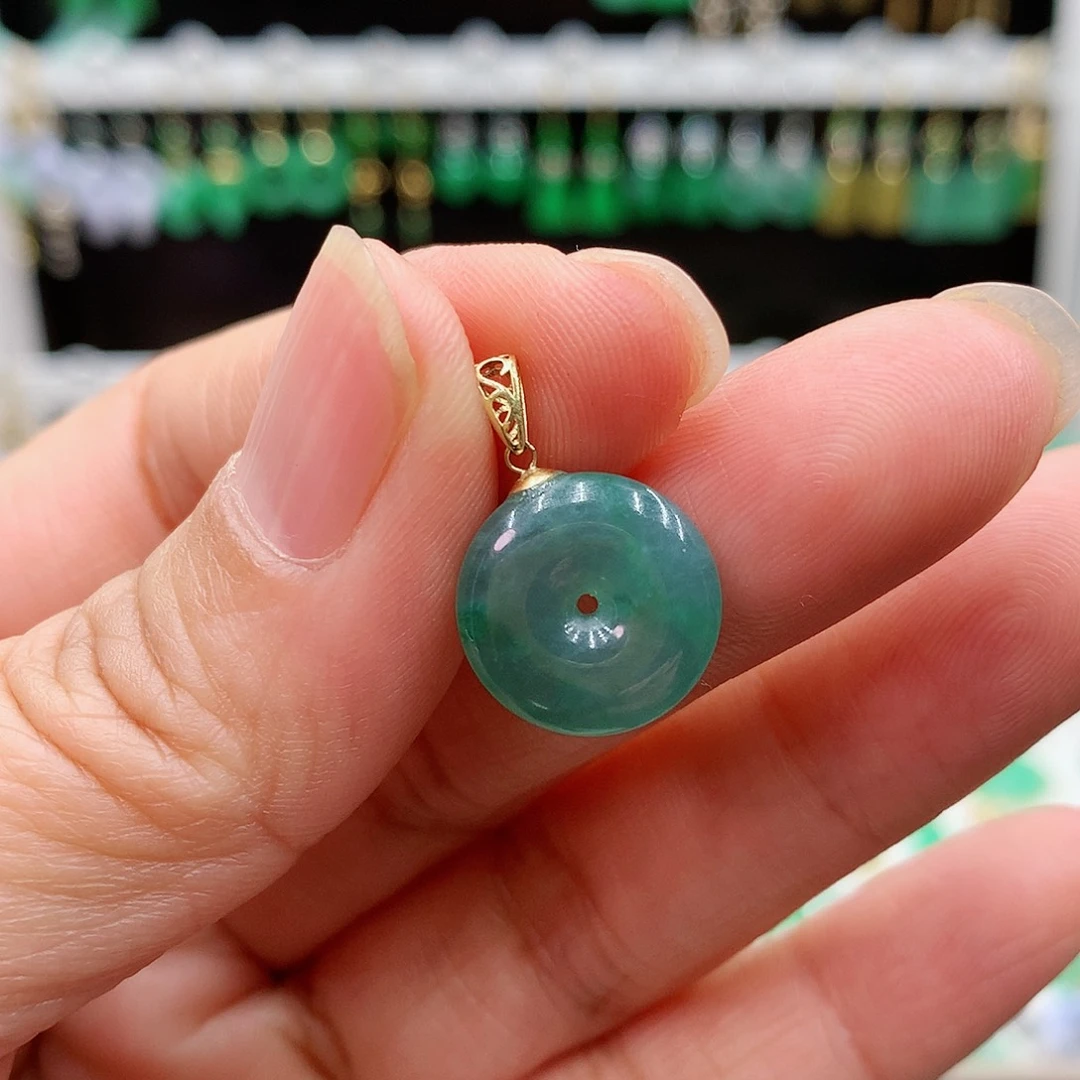 翡翠吊坠(赠链)18K金镶嵌的