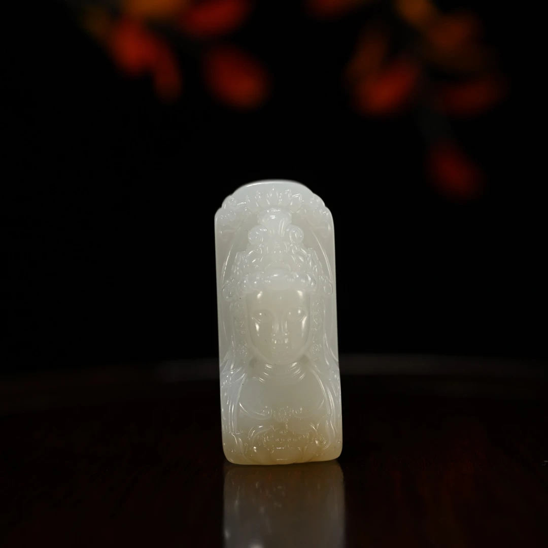 lot8830 25YU109861和田玉且末糖观音挂件/匡时