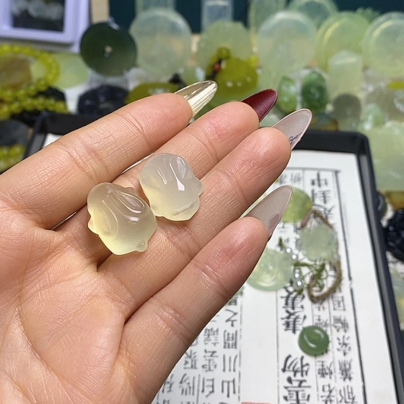 【闪购商品】蛇纹石玉颈饰未镶嵌位****?