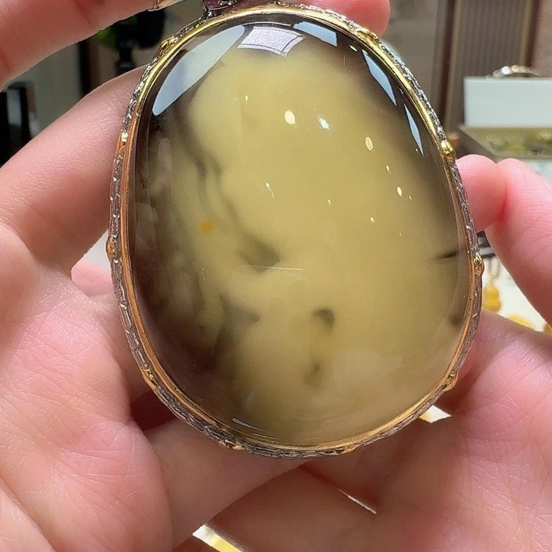琥珀未镶嵌颈饰吊坠