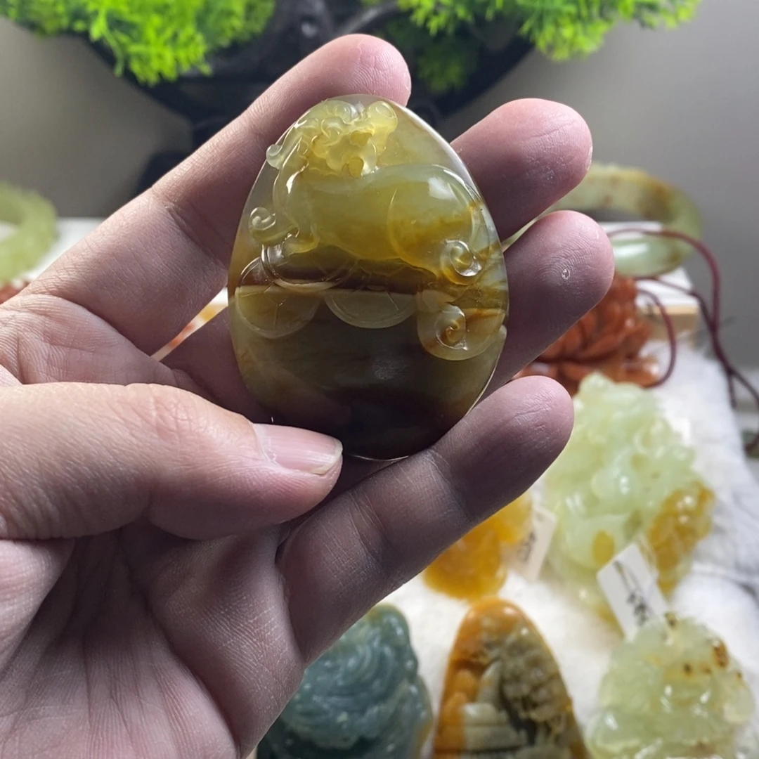 蛇纹石玉未镶嵌颈饰