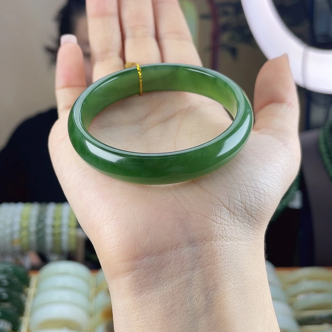 和田玉未镶嵌手镯