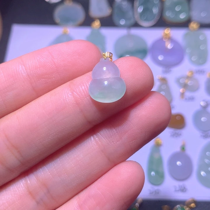 翡翠18K金镶嵌颈饰喵*翡翠