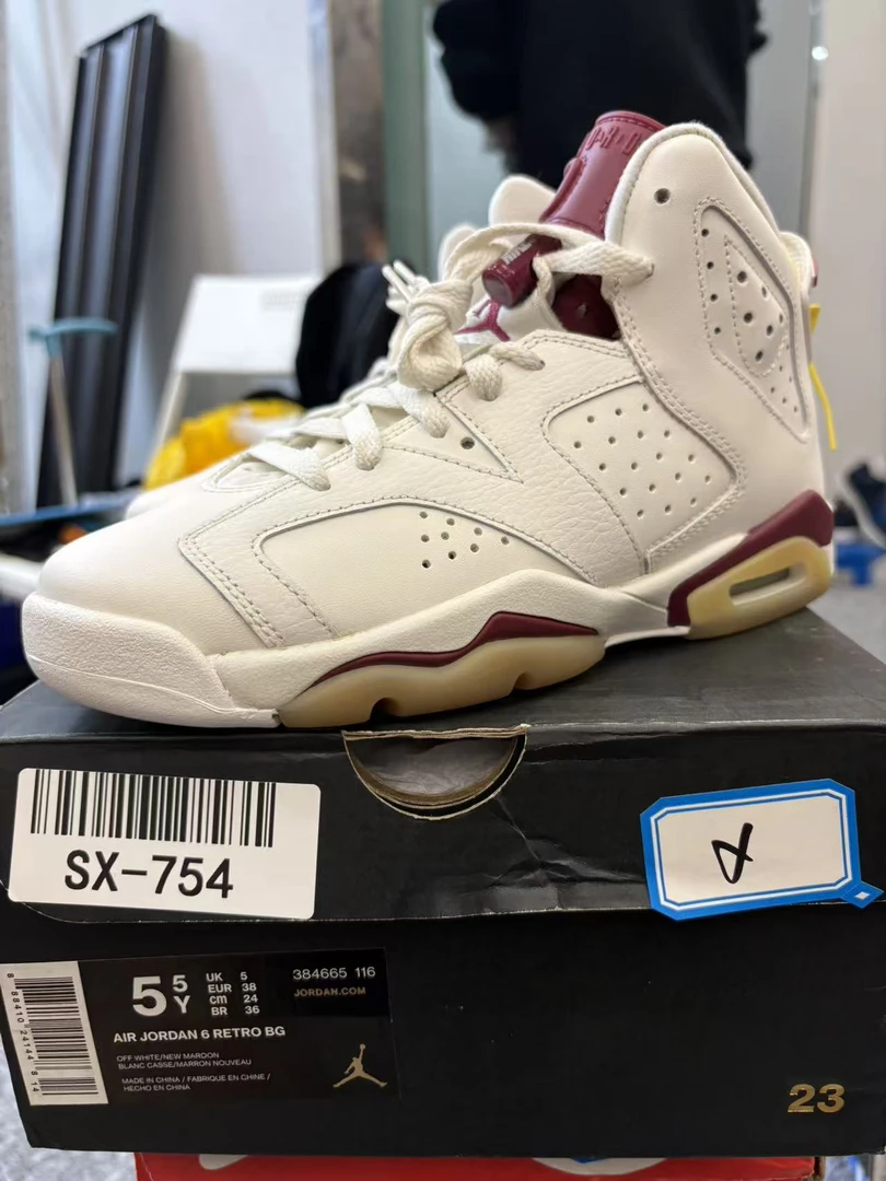Nike aj6魔力红 38码 全新原盒 11月11  白