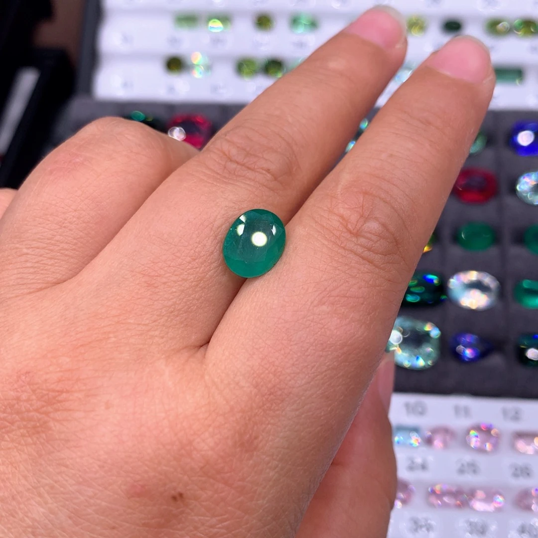 未镶嵌祖母绿珠宝奇石