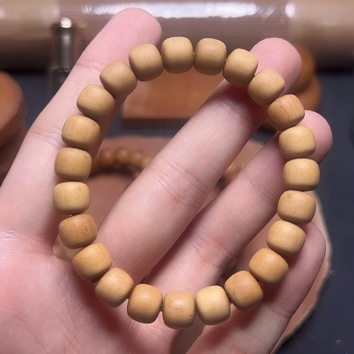 檀香木8*9老型珠顺纹沉水级