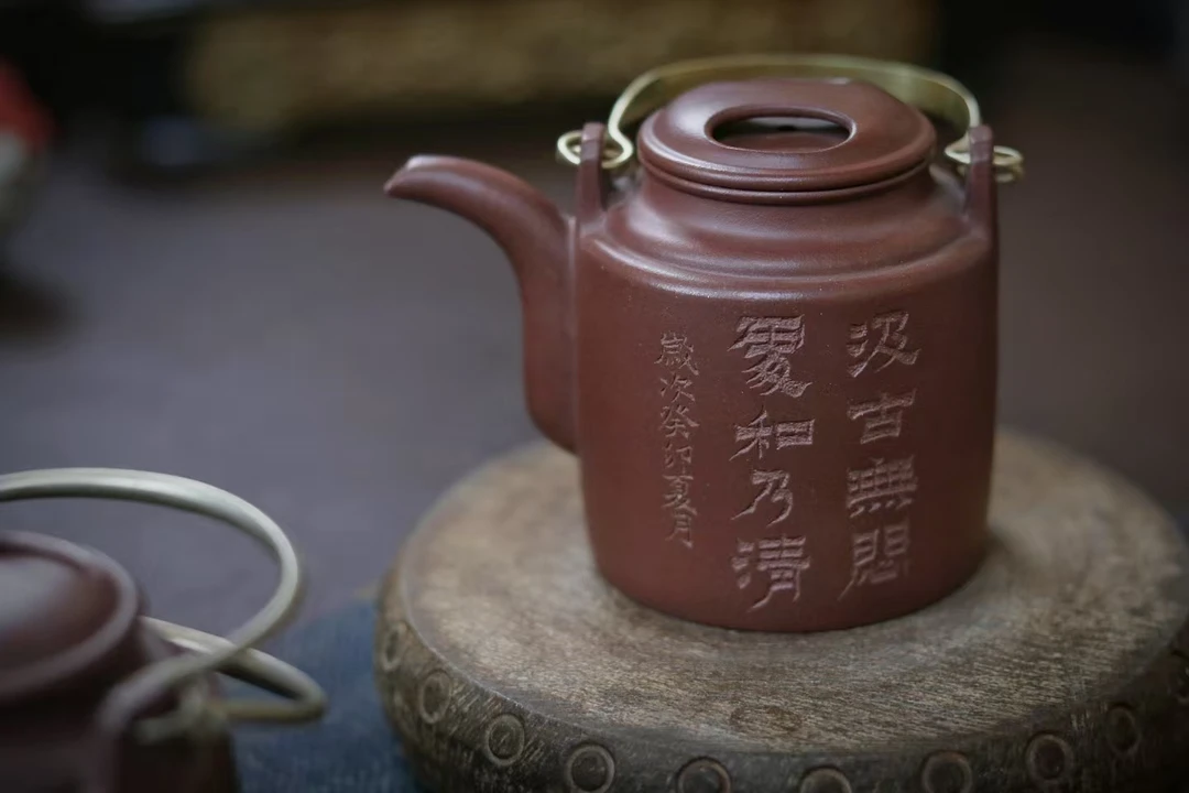 湘林甄选——【洋桶壶】   泥料：老紫泥   容量：180cc    湘林手作