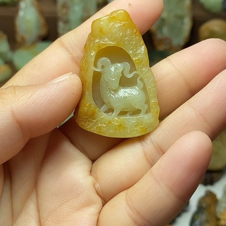 颈饰未镶嵌岫岩河磨玉（透闪石质玉）