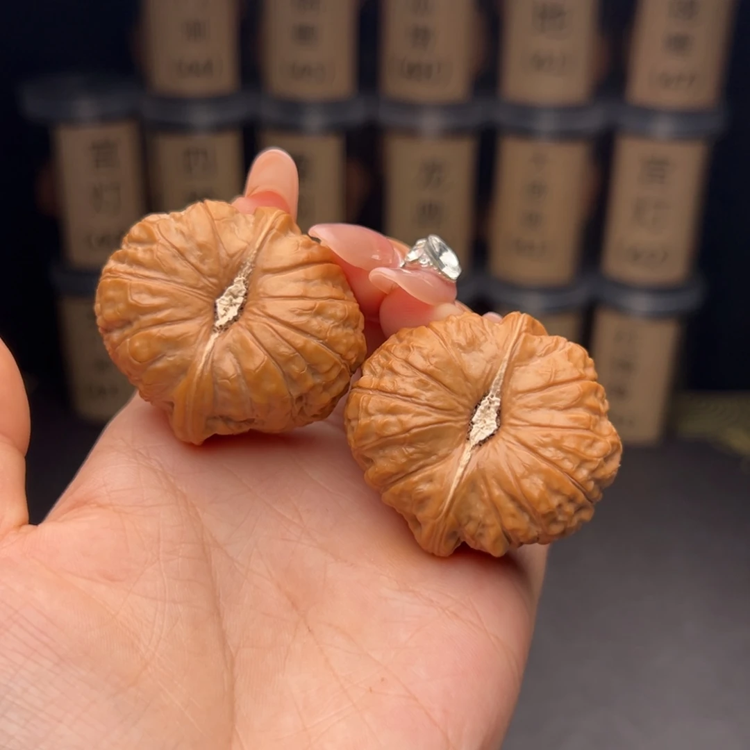 桐****吊坠文玩核桃南瓜墩