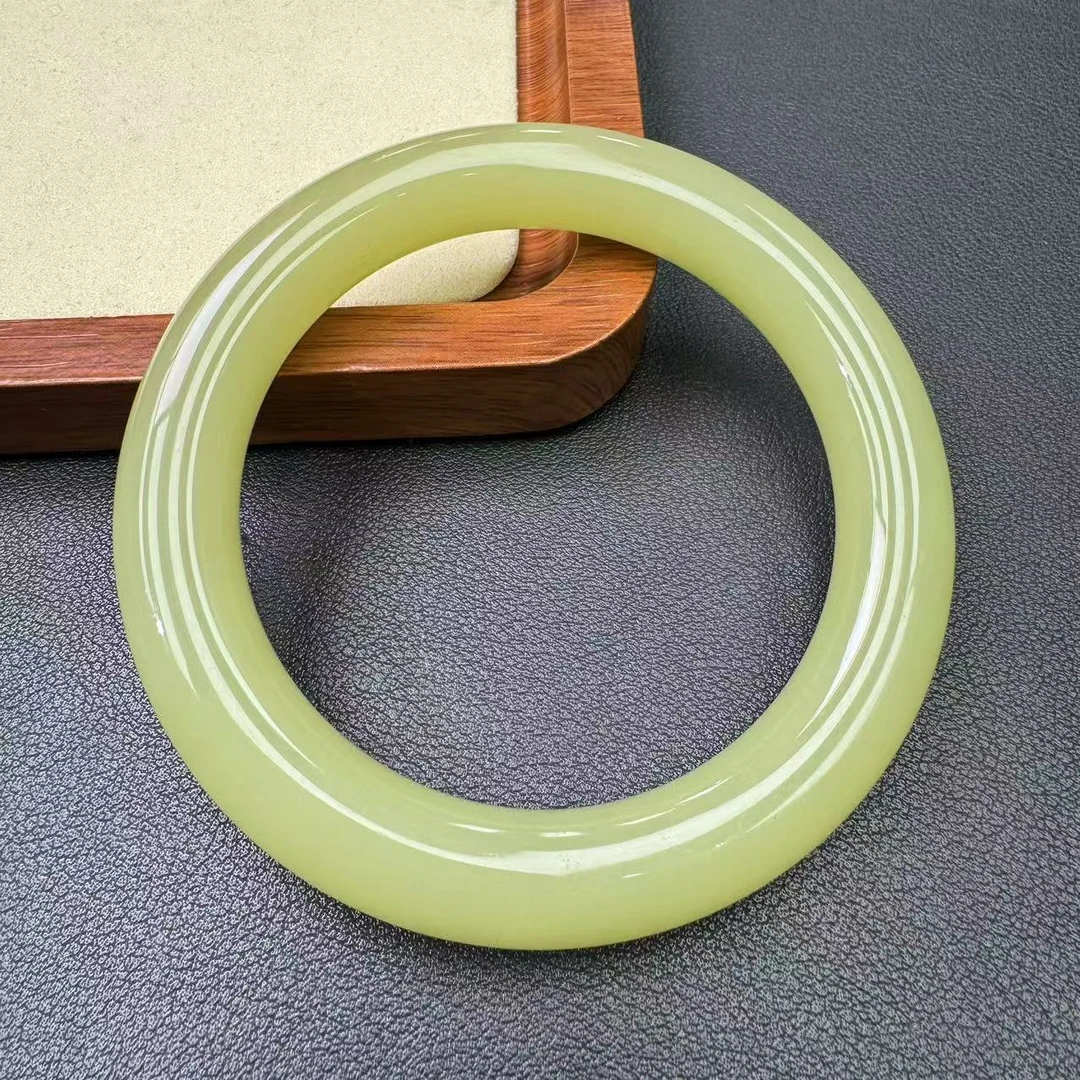 天然和田玉若羌黄口胖圆条手镯多样性发一