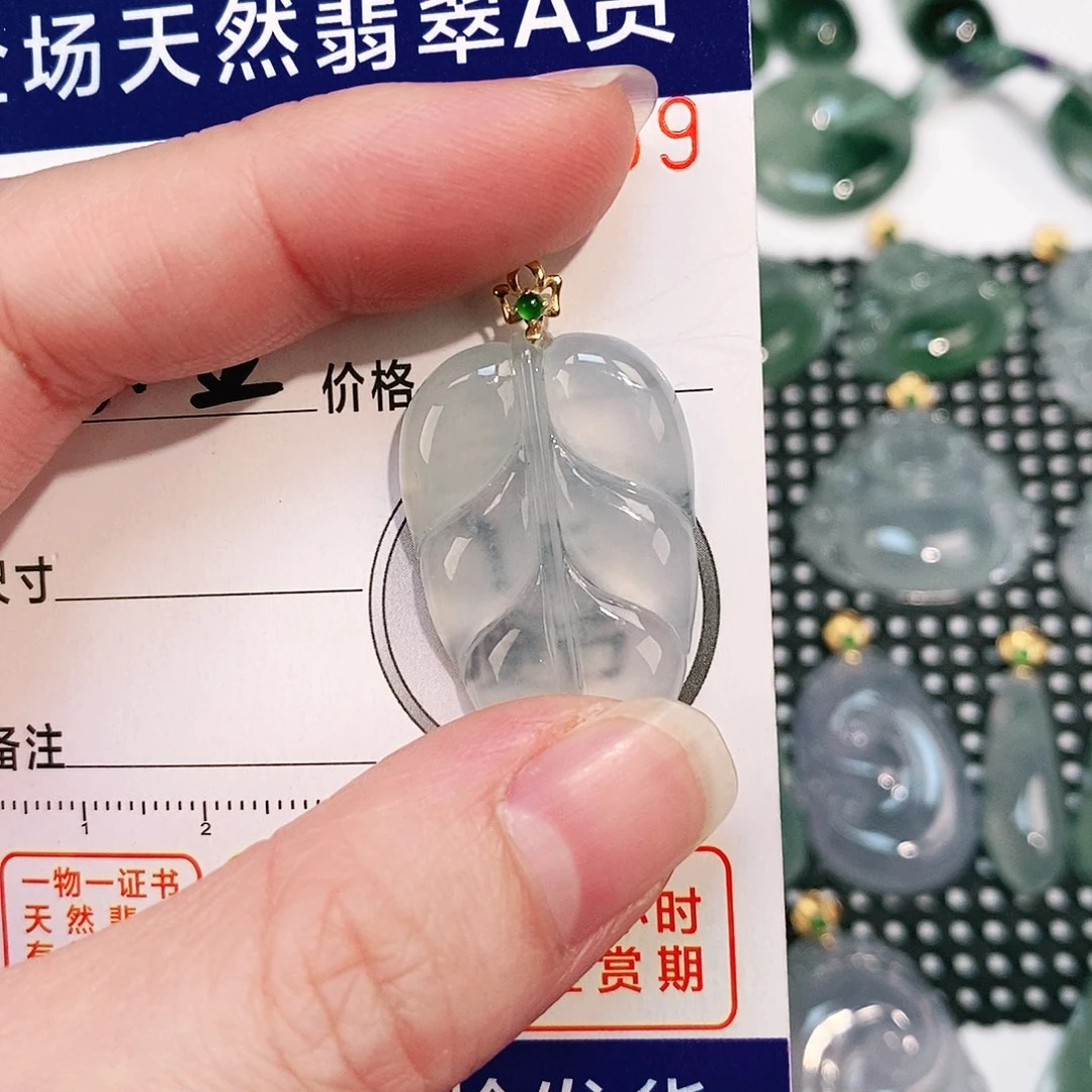 翡翠颈饰18K金镶嵌吊坠