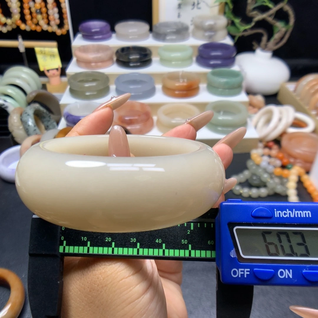 石英岩玉手镯未镶嵌