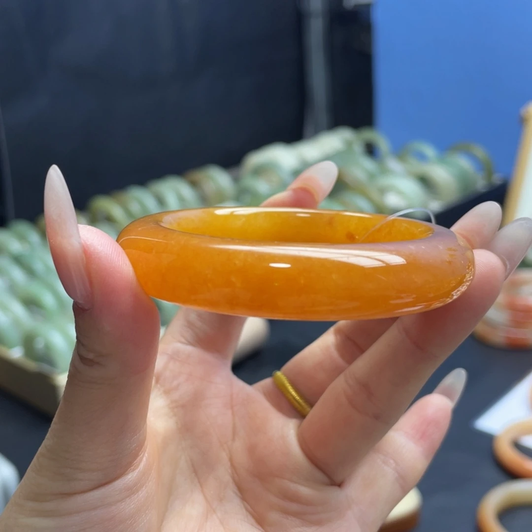 未镶嵌手镯石英岩玉绝*