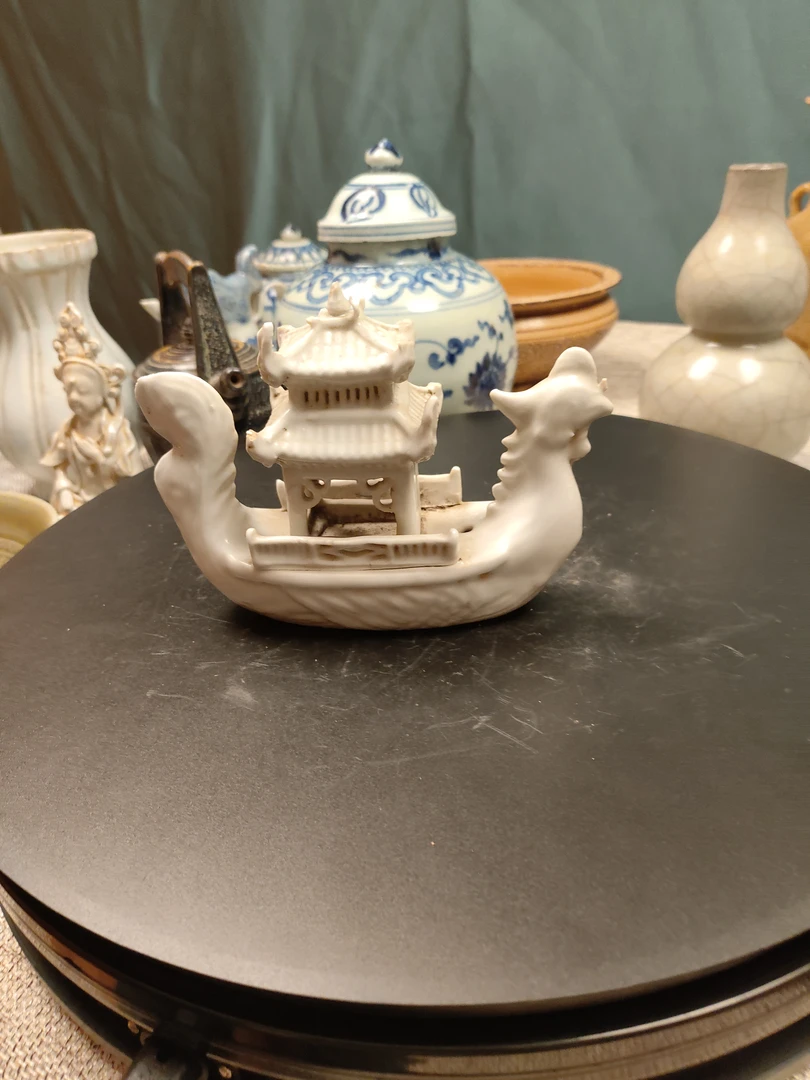陶瓷艺术品白色船