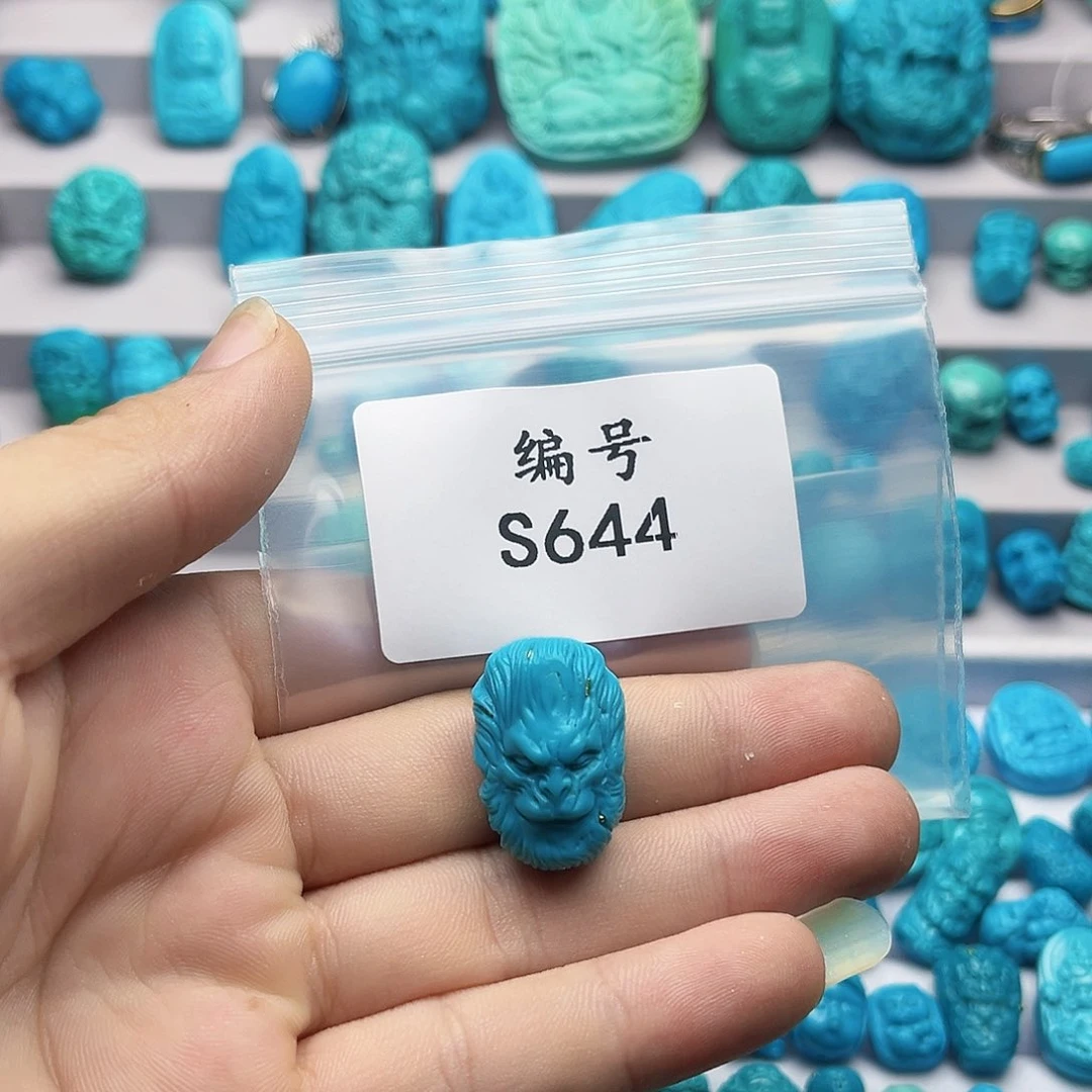 奔***牛绿松石未镶嵌天然原矿雕刻绿松石