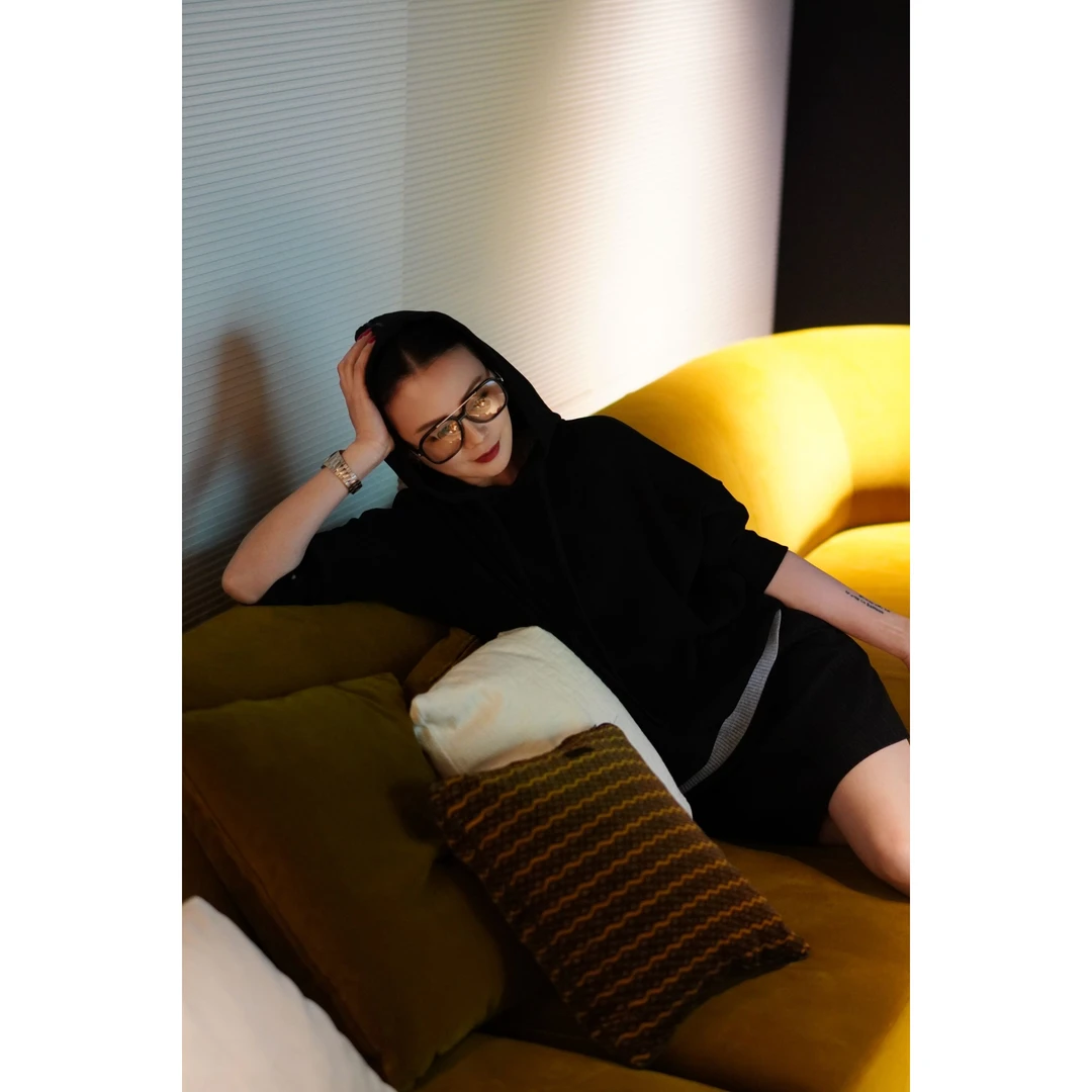 SHIIEELL2025新款户外时尚运动宽松设计感前后两穿拉链卫衣P1061