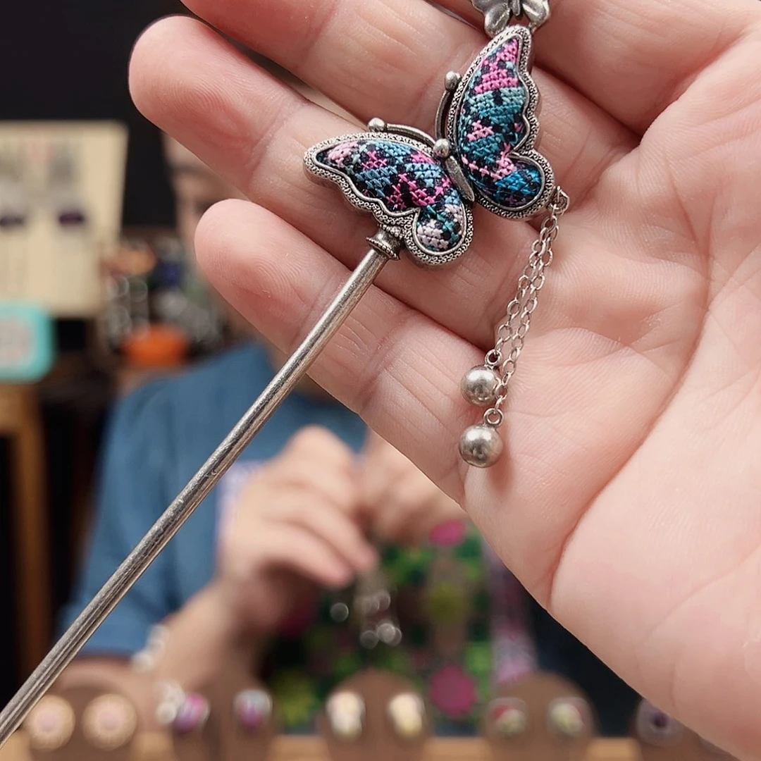 刺绣非遗手作饰品