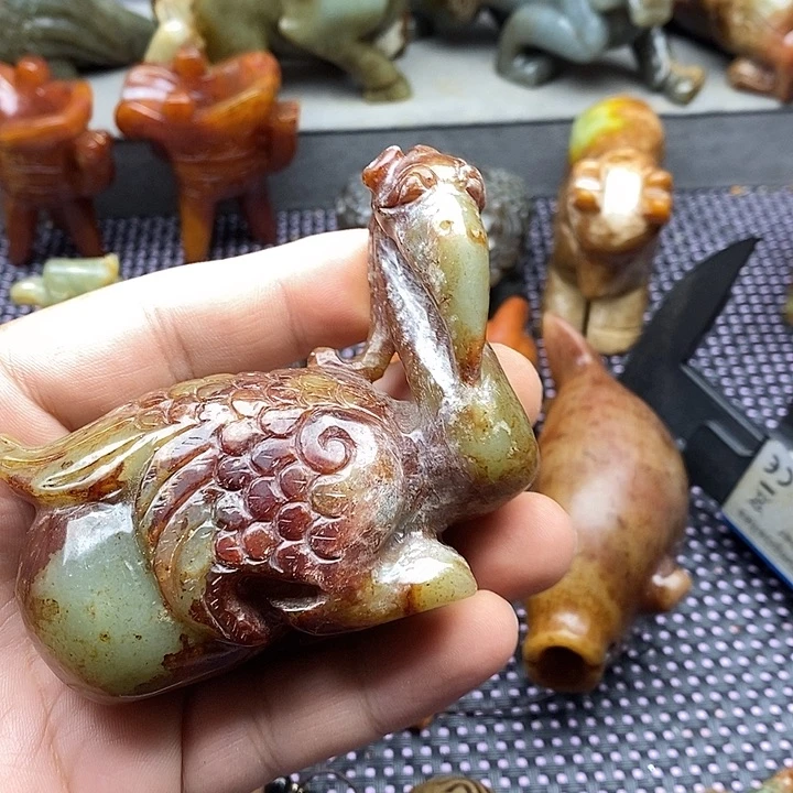 未镶嵌蛇纹石玉颈饰老***人