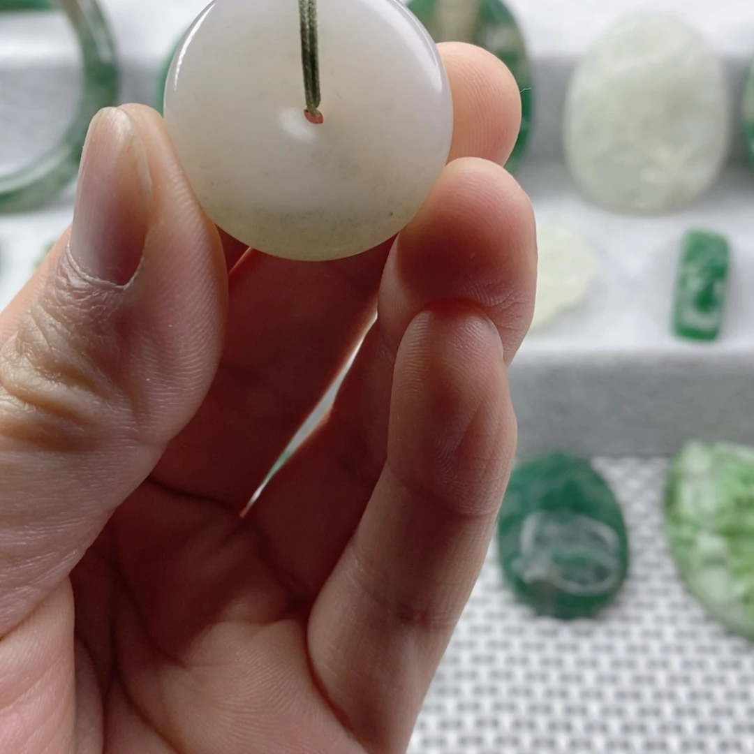 独山玉未镶嵌颈饰