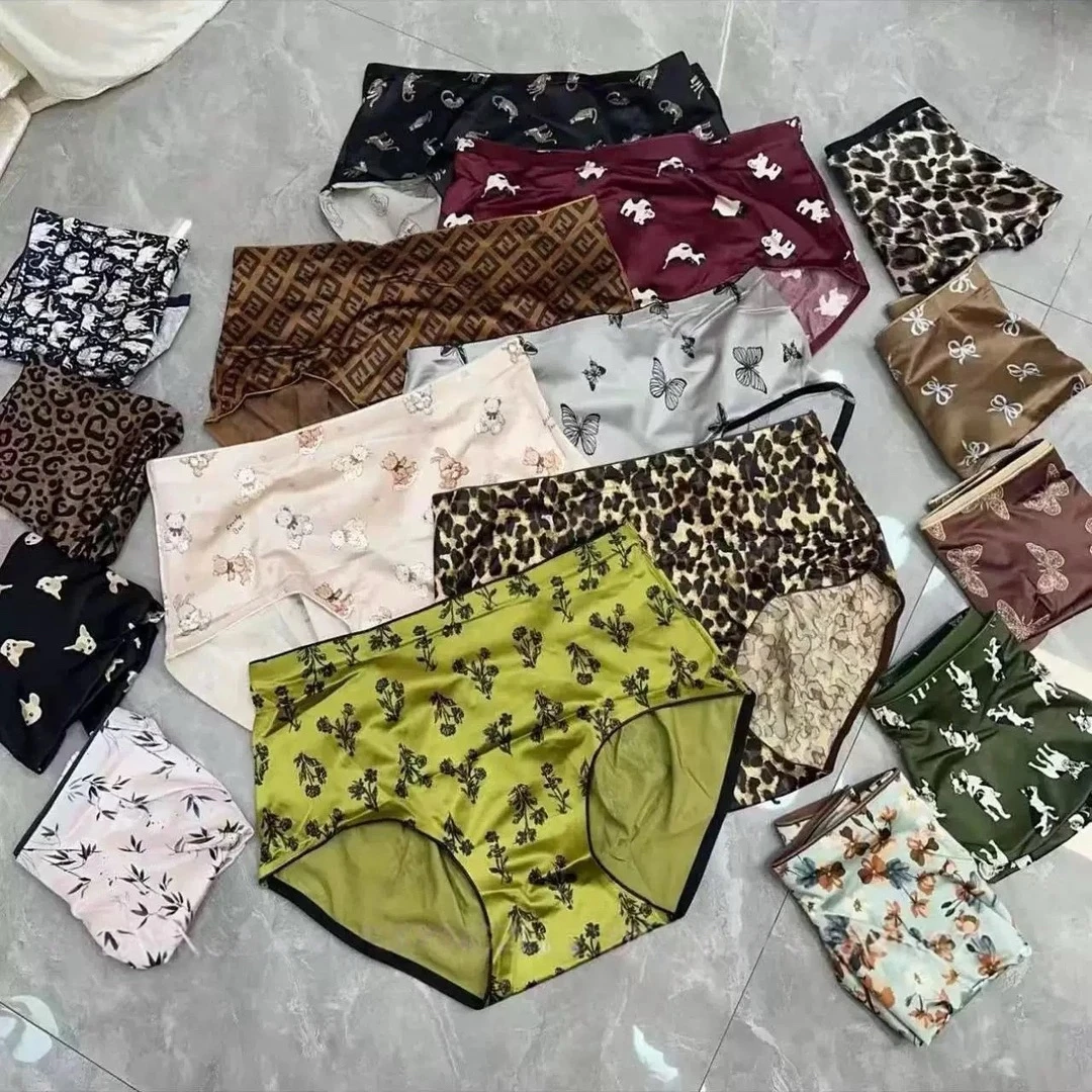 666 中高腰华尔缎含蚕丝底裆包臀无痕女士三角内裤