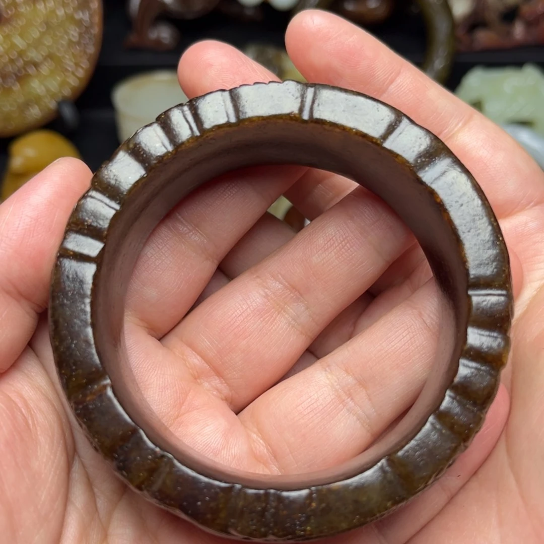 和田玉手镯未镶嵌?*