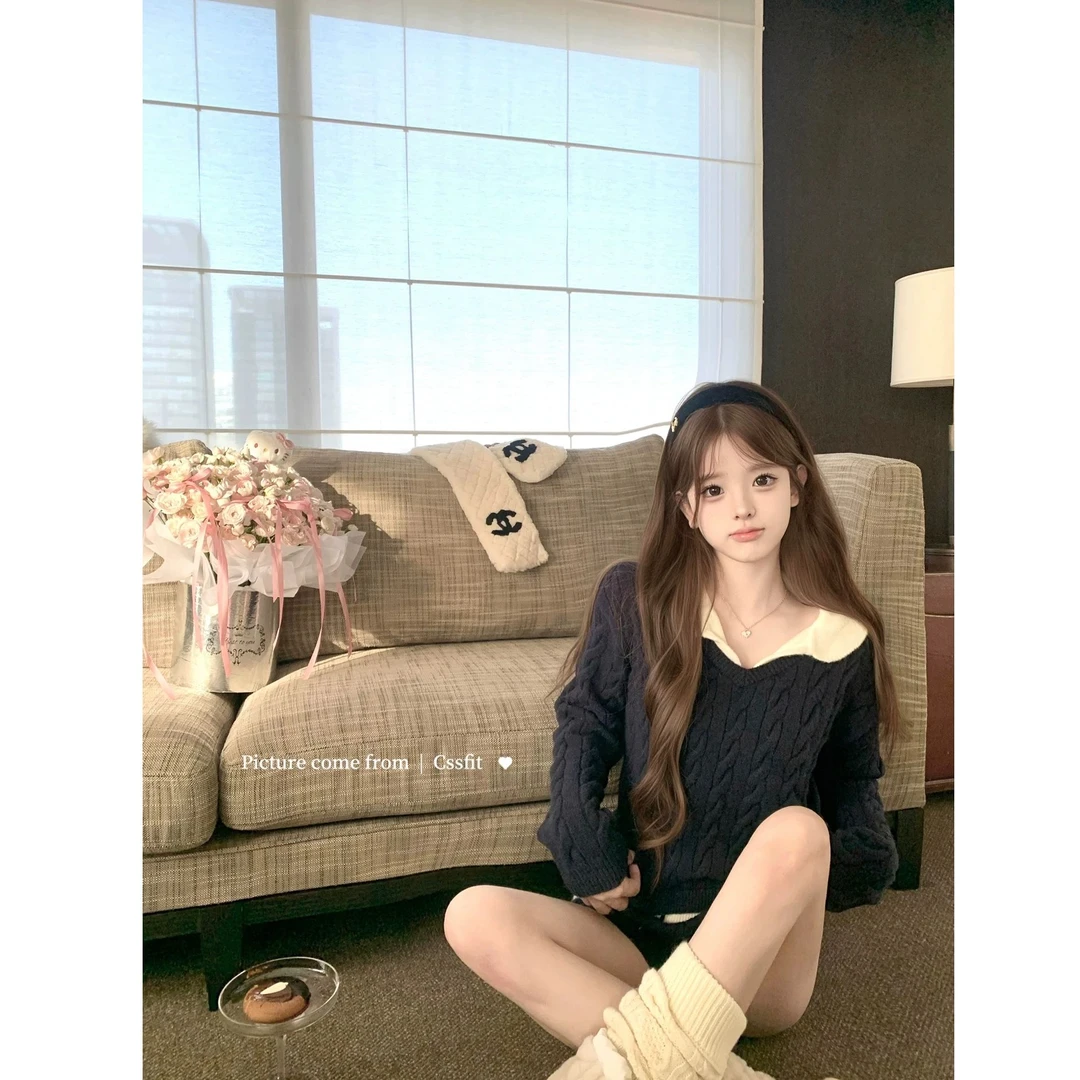 【拉夫少女】藏青撞色麻花针织假两件针织上衣配显瘦高腰短裤两件套