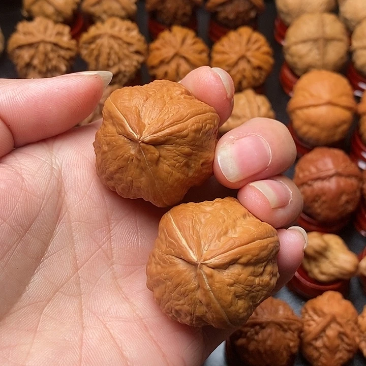 文玩核桃吊坠三棱