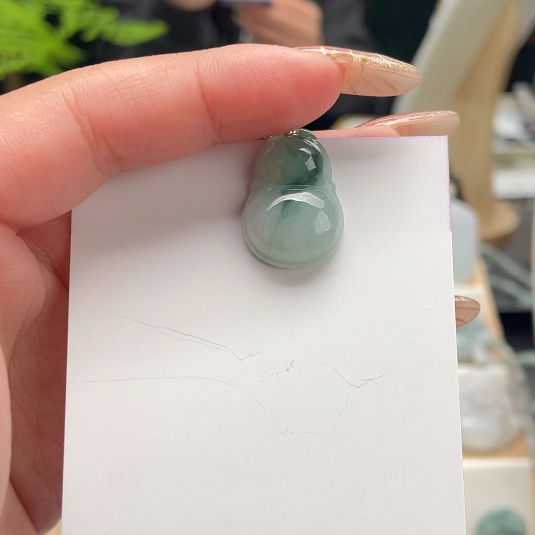 翡翠未镶嵌颈饰葫芦