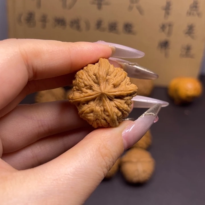 齐***齐菩提籽类四棱单只异型有瑕