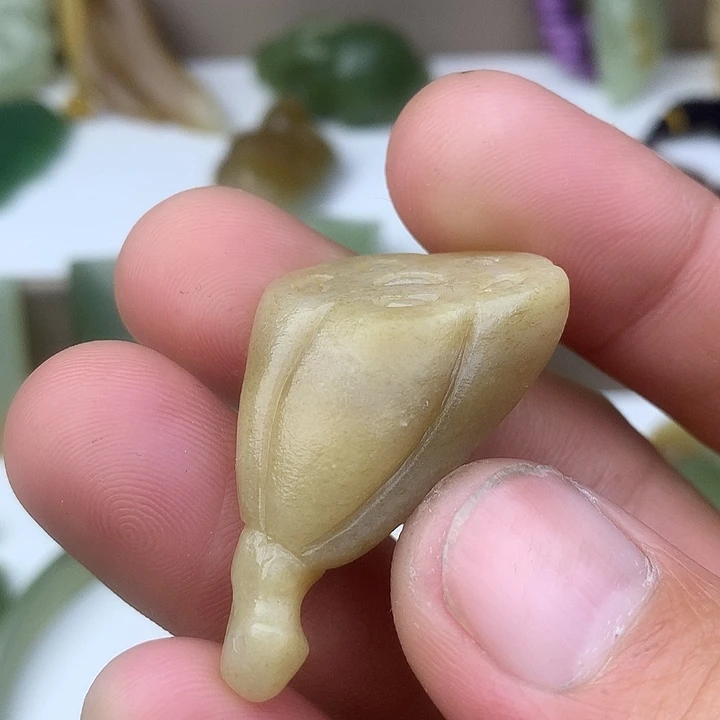 和田玉（黄玉）未镶嵌颈饰