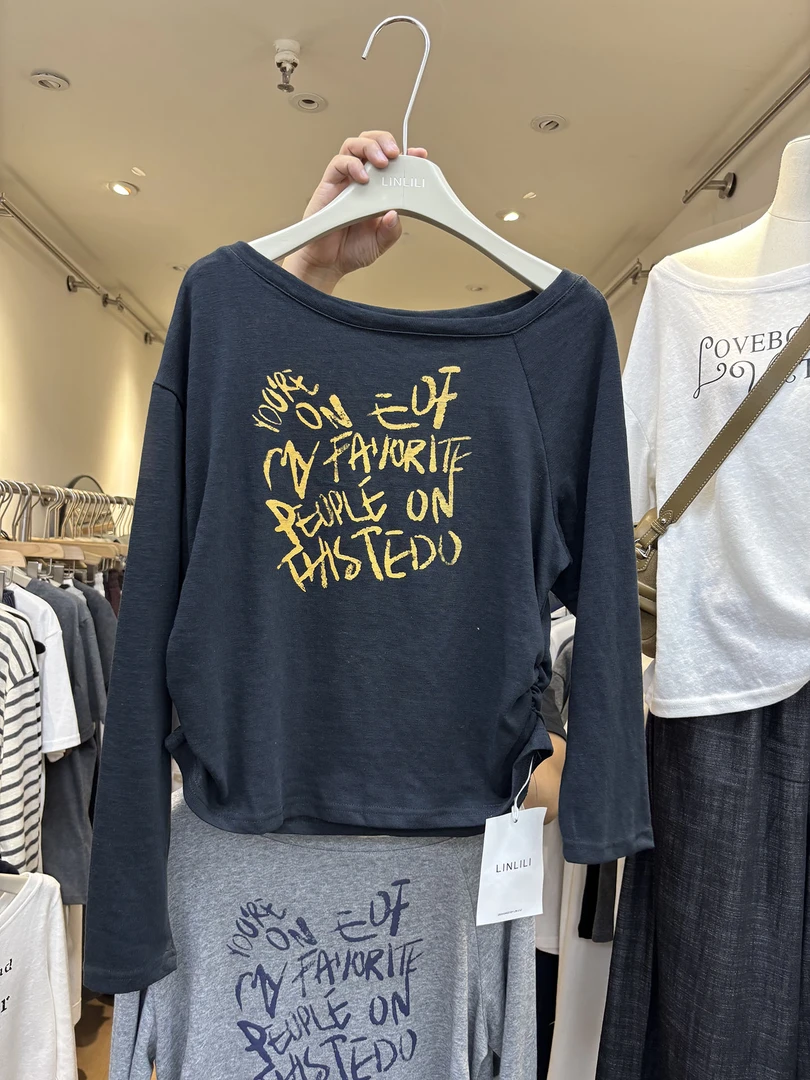藏青微透显瘦叠穿上衣女字母印花斜领露肩长袖T恤女褶皱收腰气质