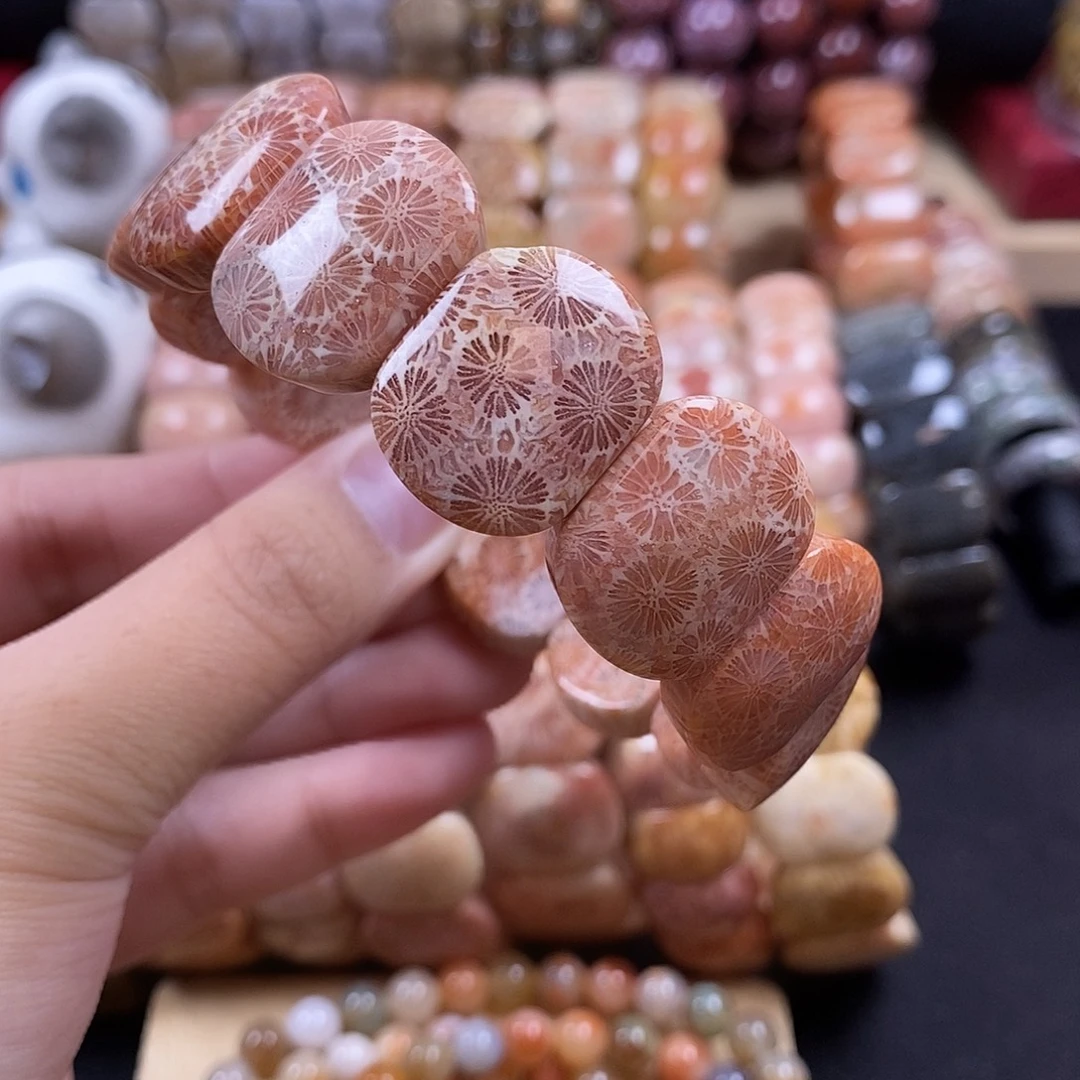 ****思硅化珊瑚（珊瑚玉）未镶嵌手牌