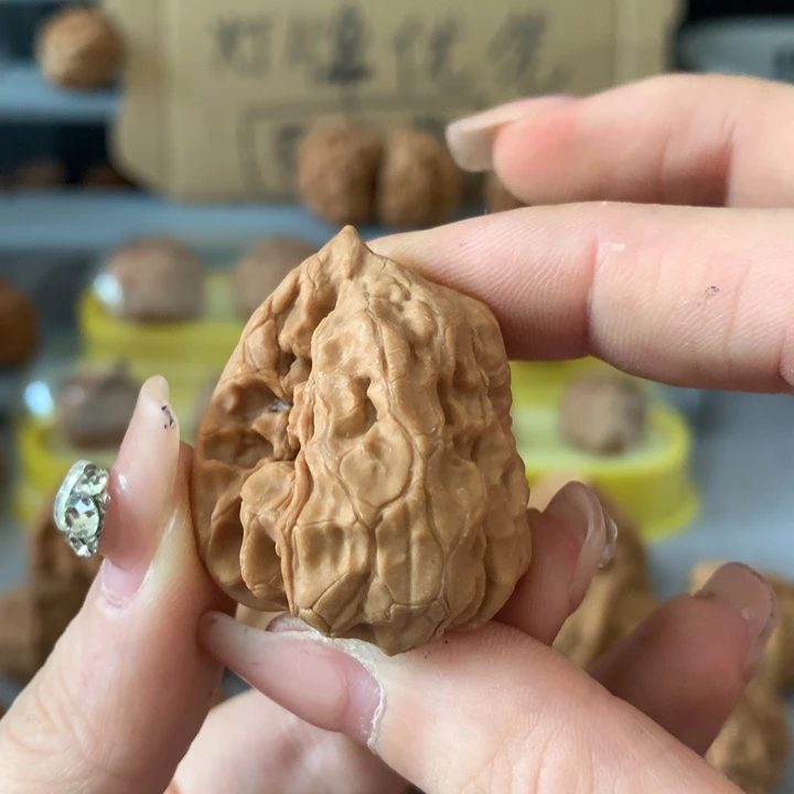 ****吊坠文玩核桃异形单只，有瑕疵
