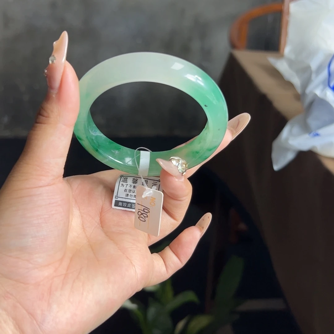 石英质玉手镯未镶嵌微**～