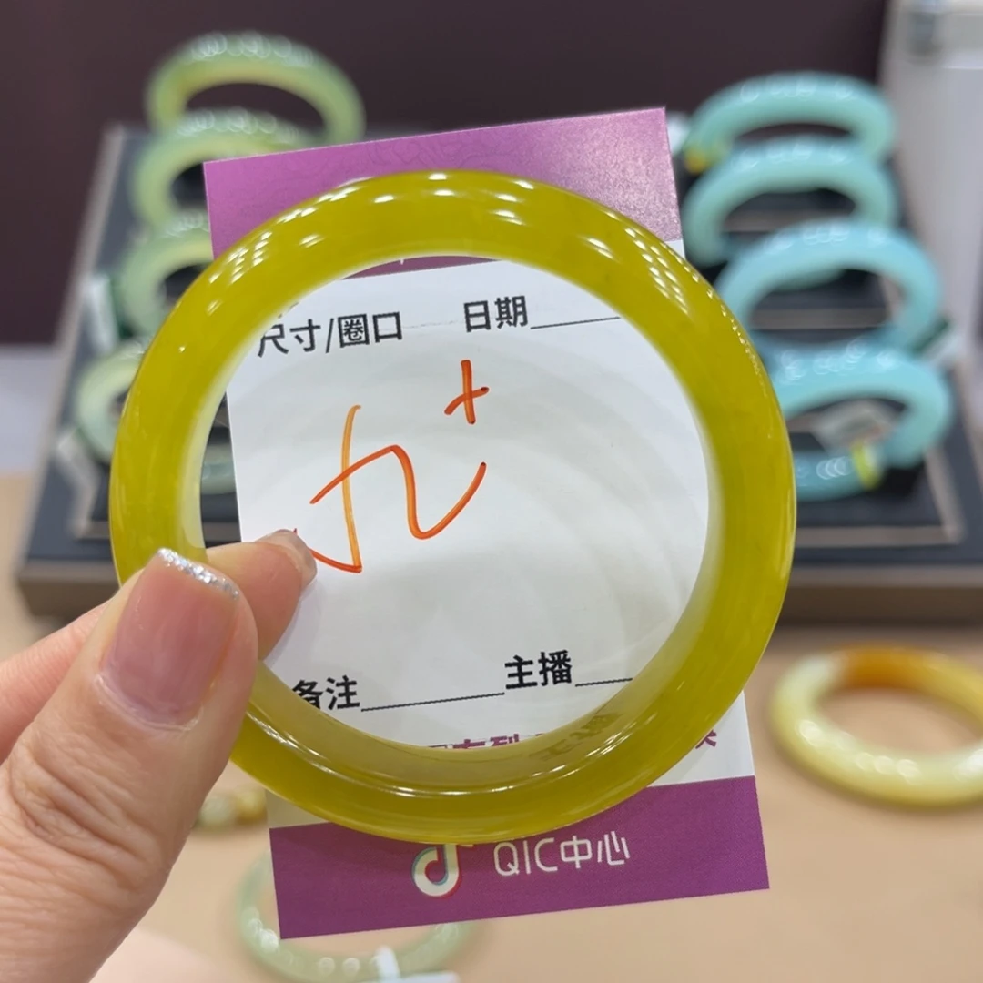 @***贝蛇纹石玉未镶嵌手镯