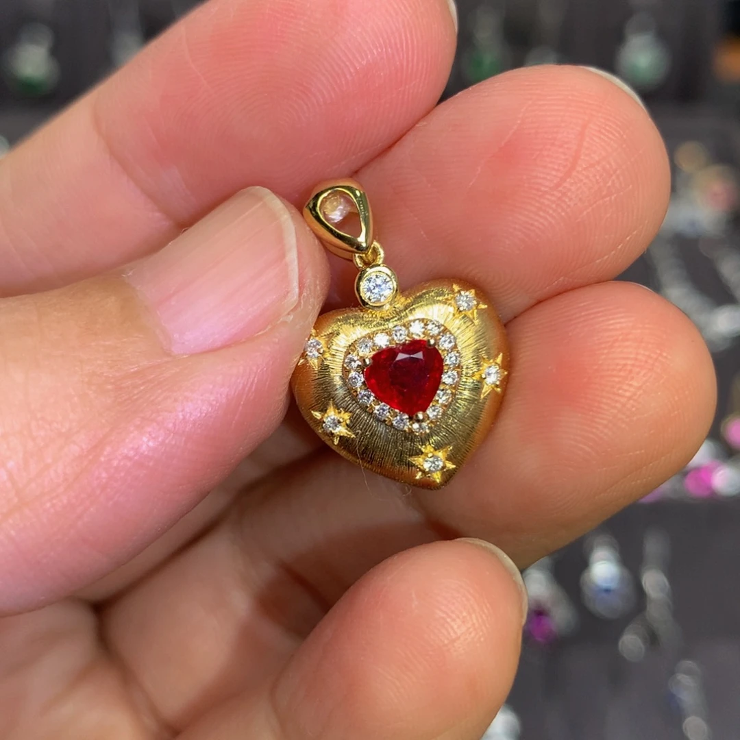 红宝石吊坠(不含链)18K金镶嵌