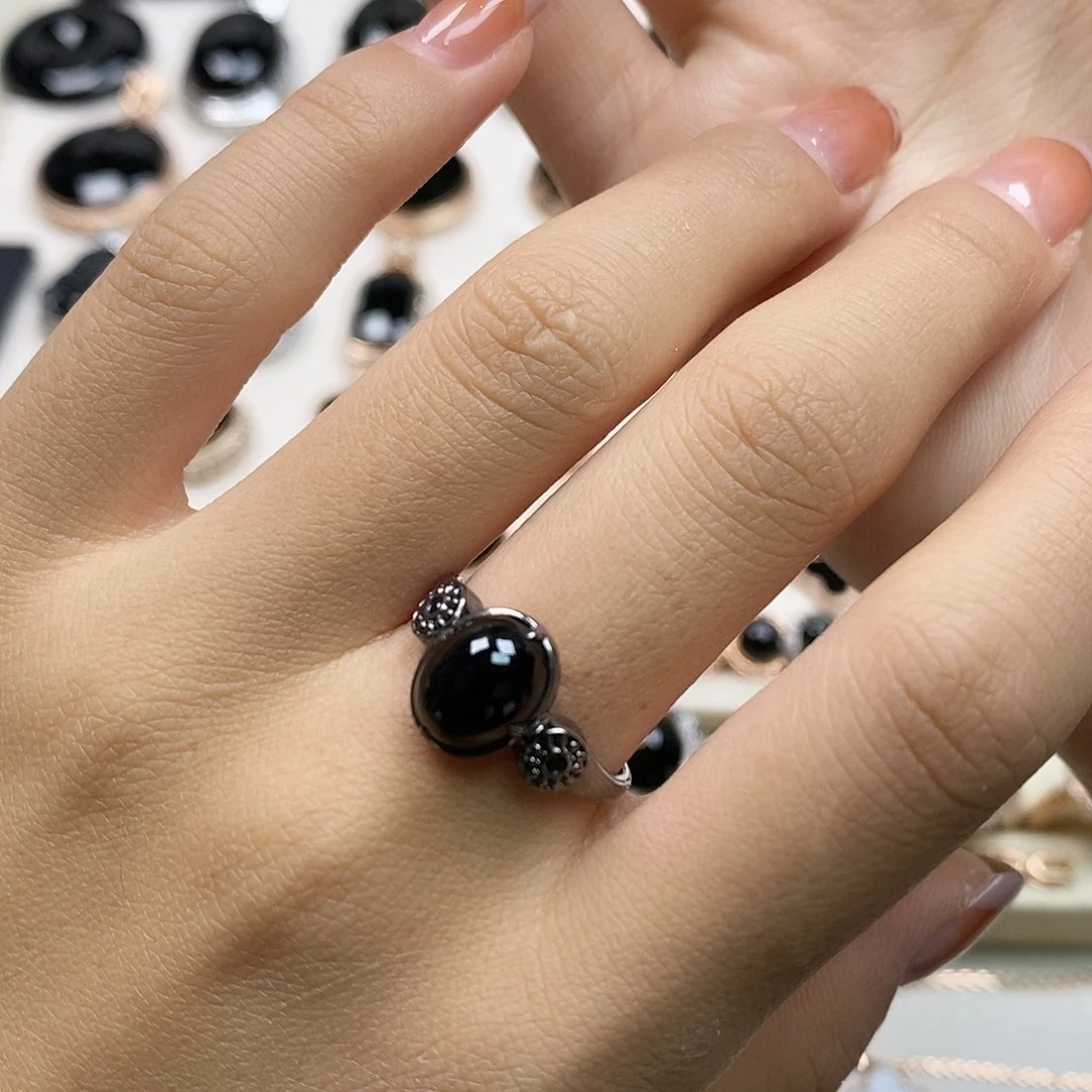 翡翠18K金镶嵌戒指