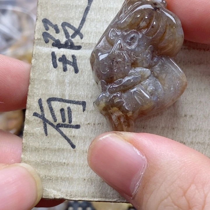 硅化珊瑚（珊瑚玉）颈饰未镶嵌细*女