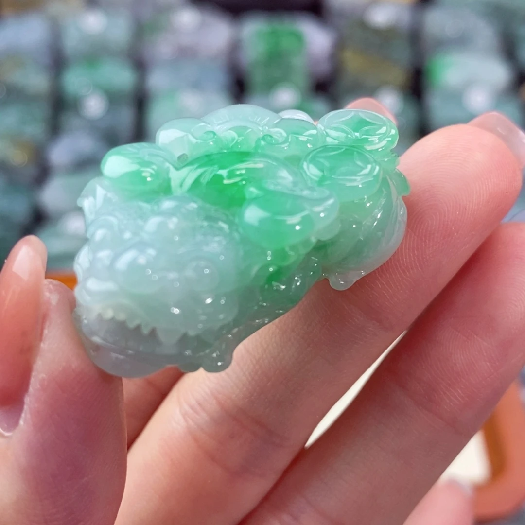 颈饰未镶嵌翡翠天然