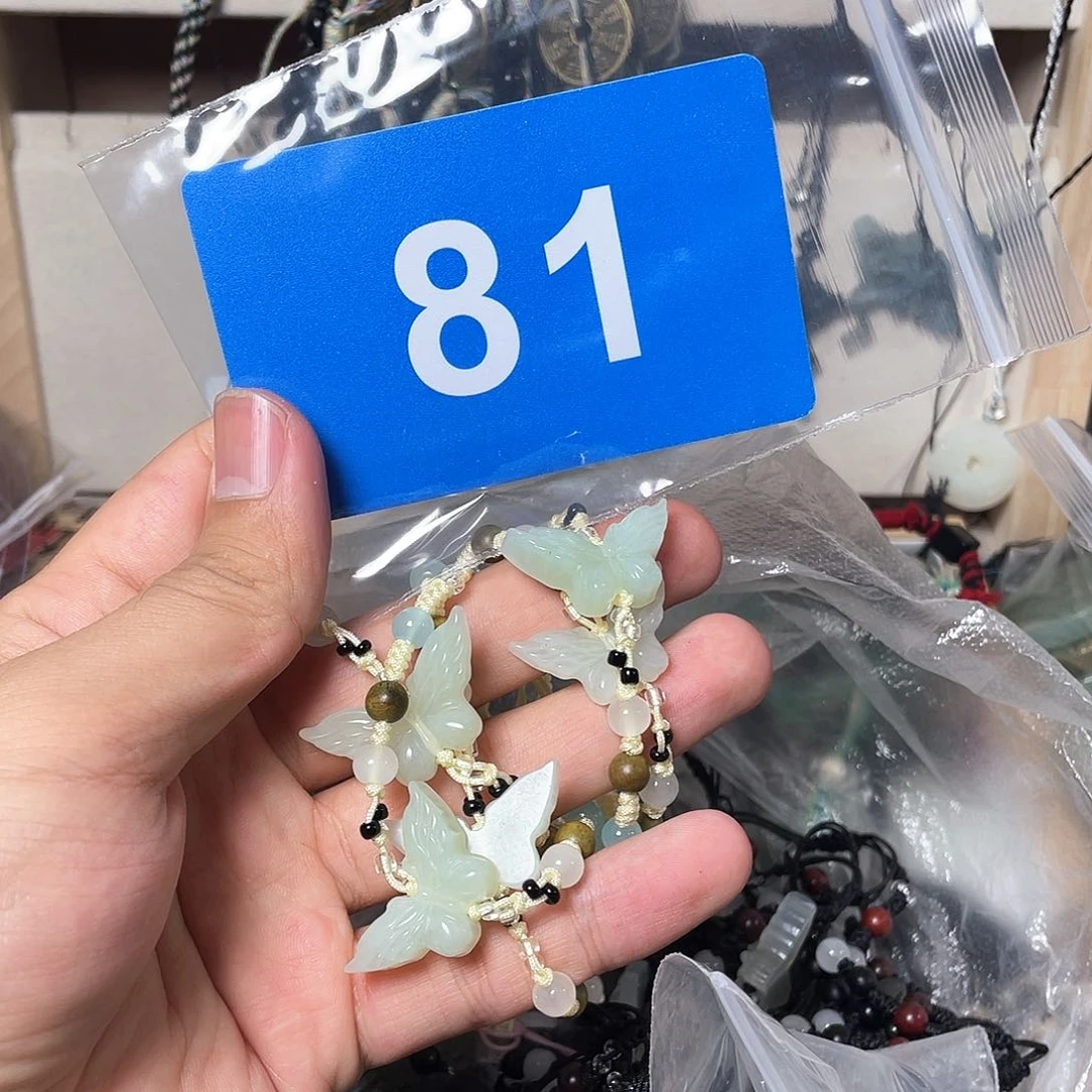 蛇纹石玉颈饰合金