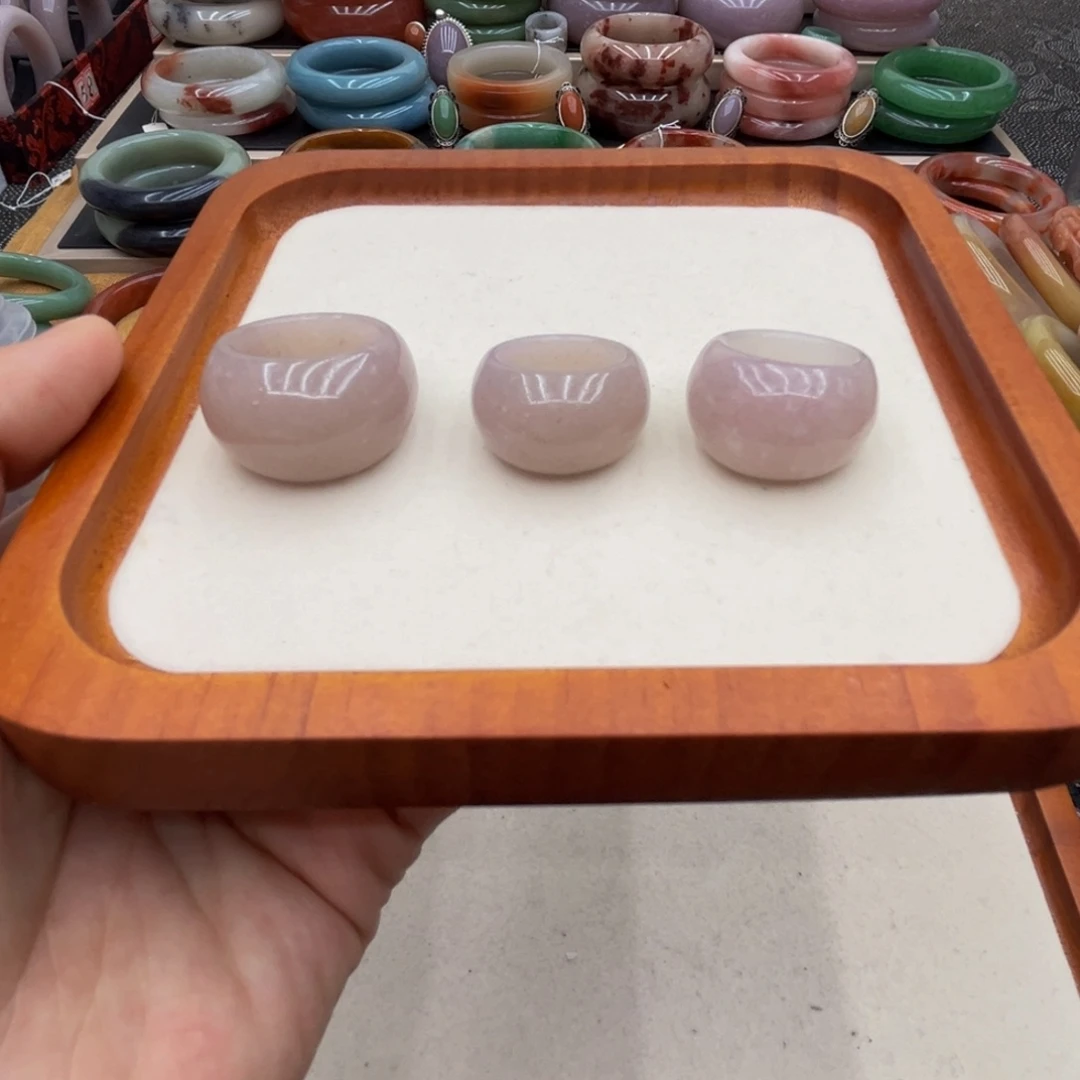 石英质玉未镶嵌圈口齐全