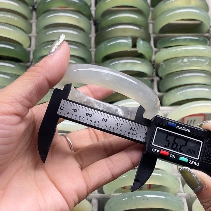 蛇纹石玉未镶嵌手镯86