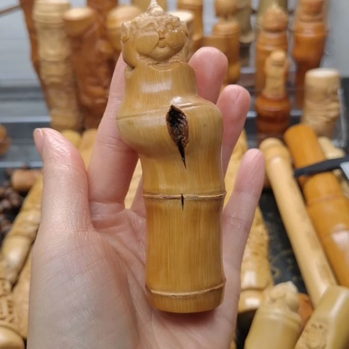 城***珹竹黄皮顶雕料子貔貅