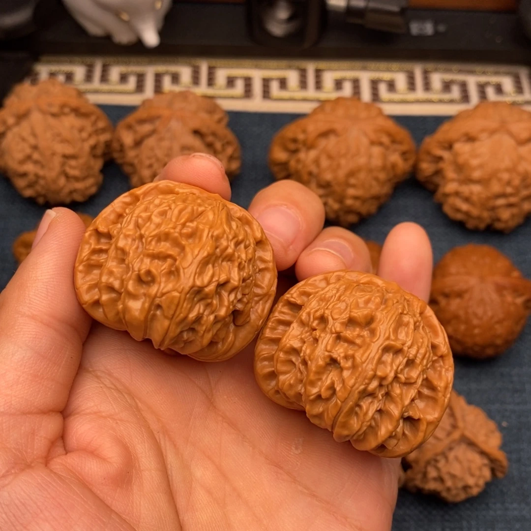 把件文玩核桃38红皮老树球白