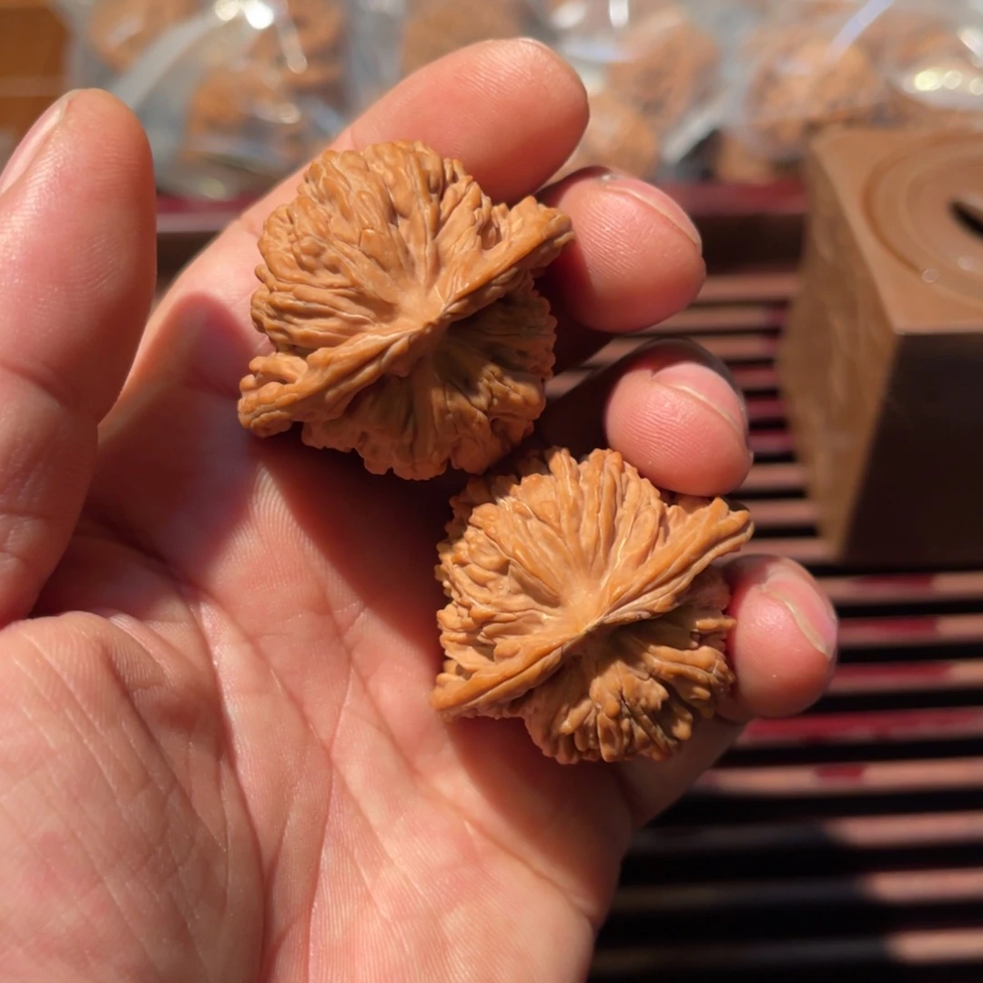 蛋***光吊坠文玩核桃嘎嘎嘎嘎