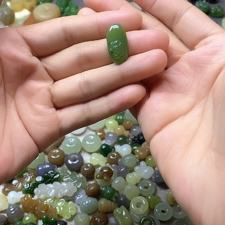 未镶嵌和田玉挂件莲花