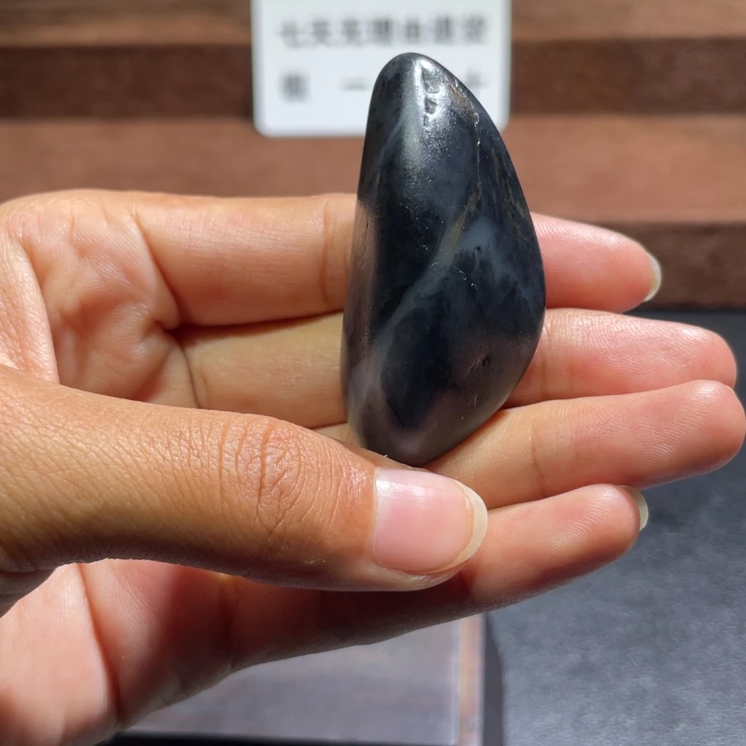 和田玉（糖玉）未镶嵌挂件30.7 克