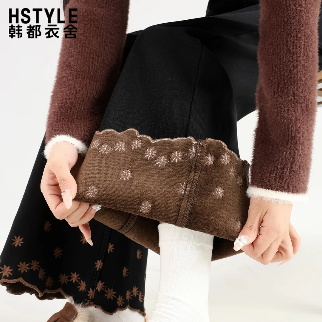 韩都衣舍黑色印花刺绣加绒微喇牛仔裤女秋冬款高腰垂感百搭喇叭裤