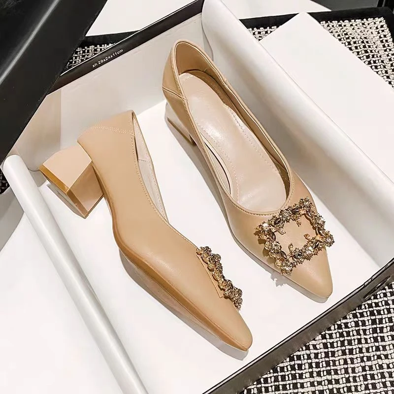 【200-400】微瑕中跟平底女鞋!!NO退NO换！！！粗跟春季尖头百搭