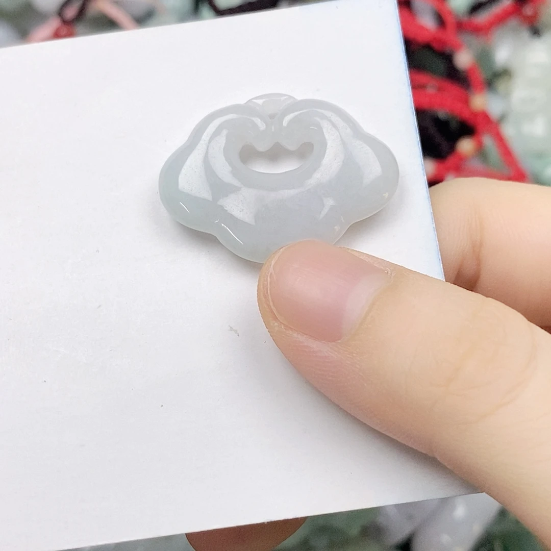 翡翠未镶嵌颈饰云